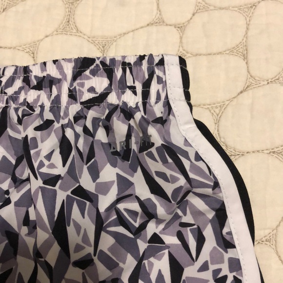 Nike boys gray and black shorts - Picture 7 of 7